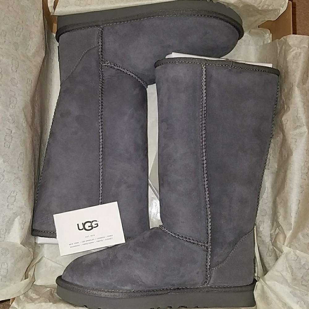 Ugg classic tall II boot in grey size 6